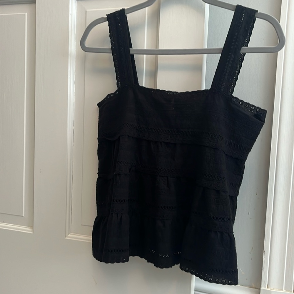 dee elly black tank top in size small